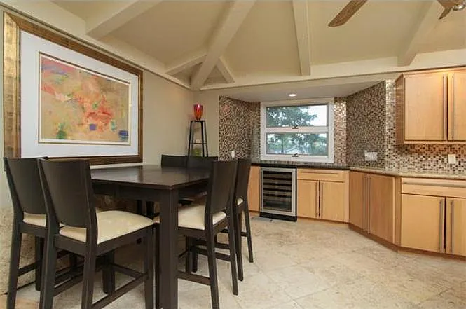 420 Sharwood Dr — Photo 7