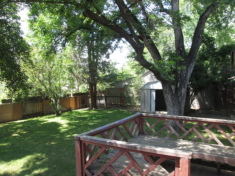 3032 N Inyo St — Photo 11