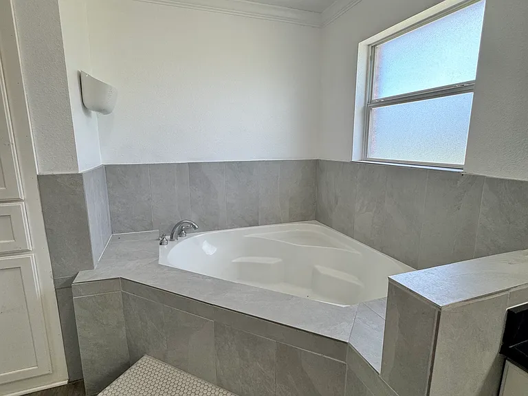 14410 Mangold Ln — Photo 20