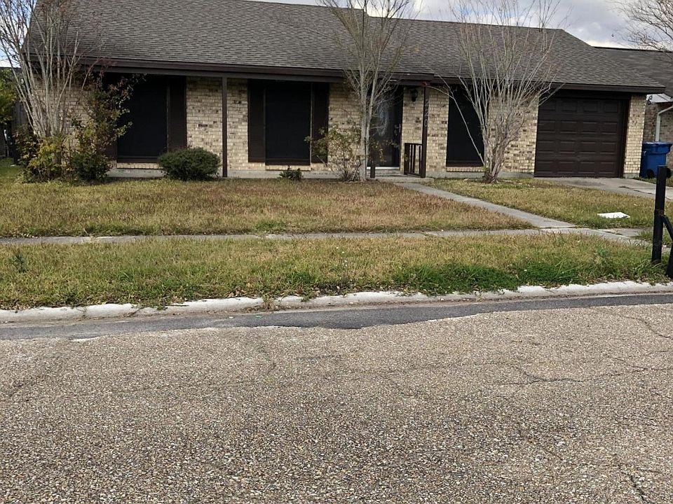 1st image of 220 Village Ln