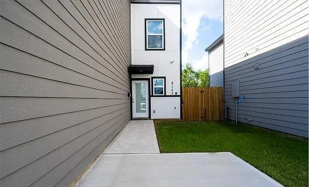 8153 Tate St #B — Photo 11