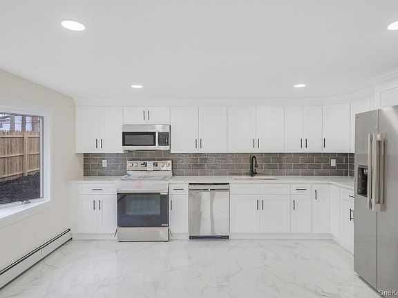 4th image of 76 Moriches Road