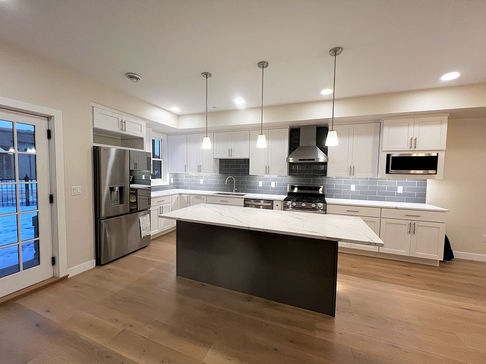 Living & Kitchen