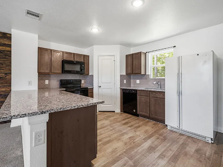 16842 Marie Village Dr — Photo 7