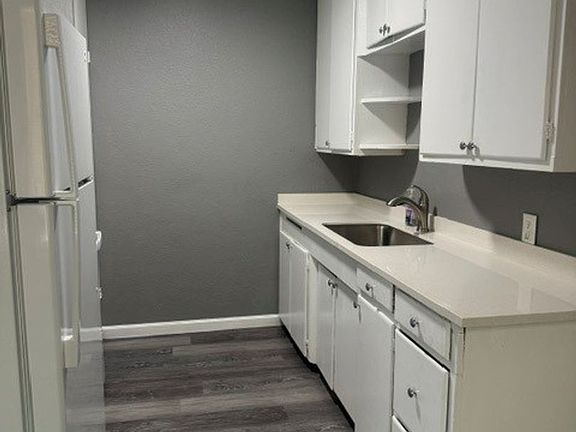 5th image of 112 Fairview Ave #116