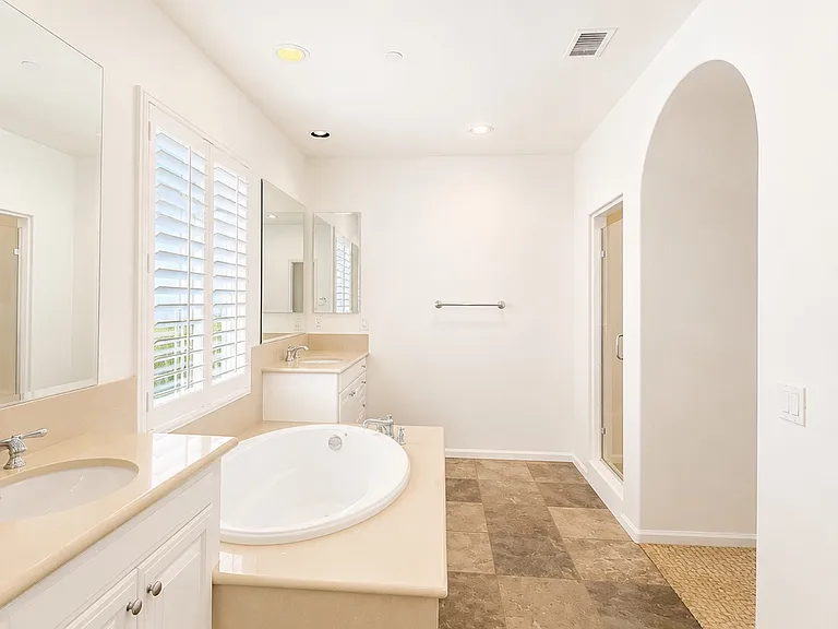 827 Terrace Ln E #10 — Photo 17