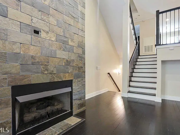 255 Southerland Ter NE #104 — Photo 7