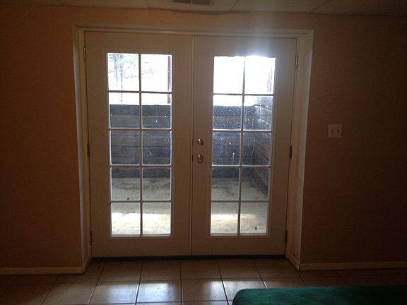 No conventional 4th bedroom 