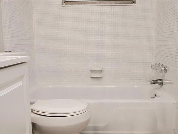 5th image of 9416 Greystone Rd Unit A