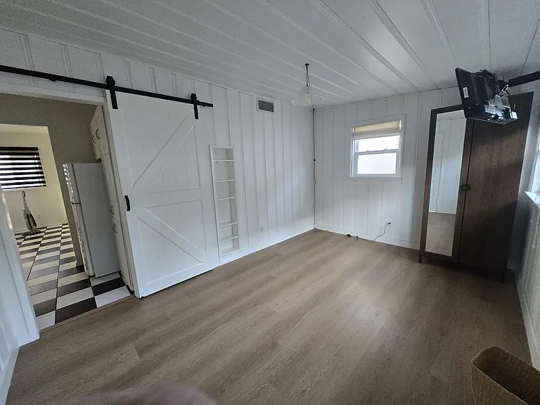 141 N Lincoln St #B — Photo 6