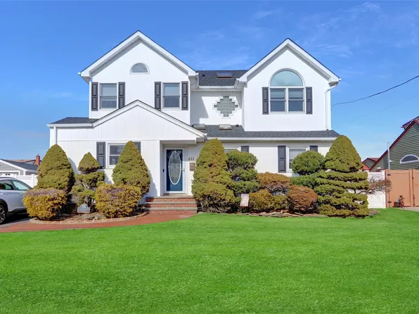 421 Brendan Avenue, Massapequa Park, NY 11762