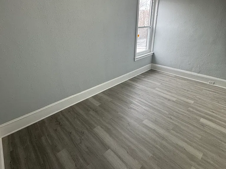 610 E 22nd St — Photo 3