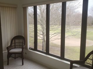 612 Shoreline Rd APT A, Lake Barrington, IL 60010