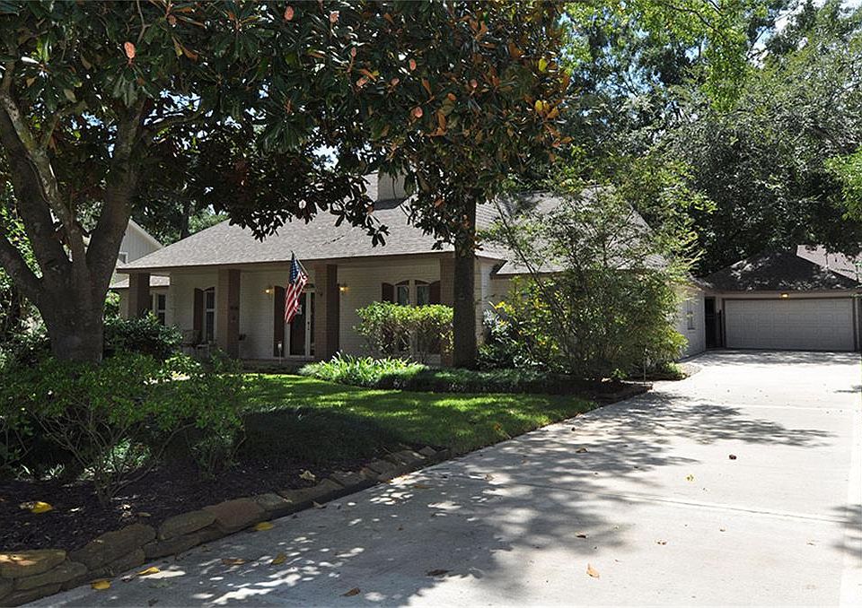 1st image of 2410 Parkdale Dr