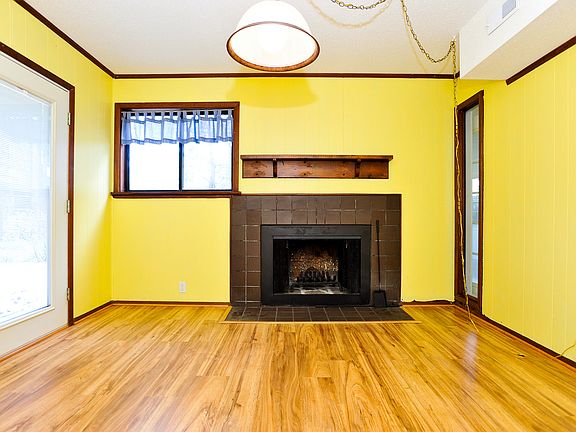 4th image of 1502 Davis St