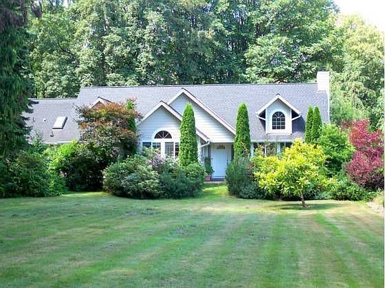 2nd image of 323 Conine St SE
