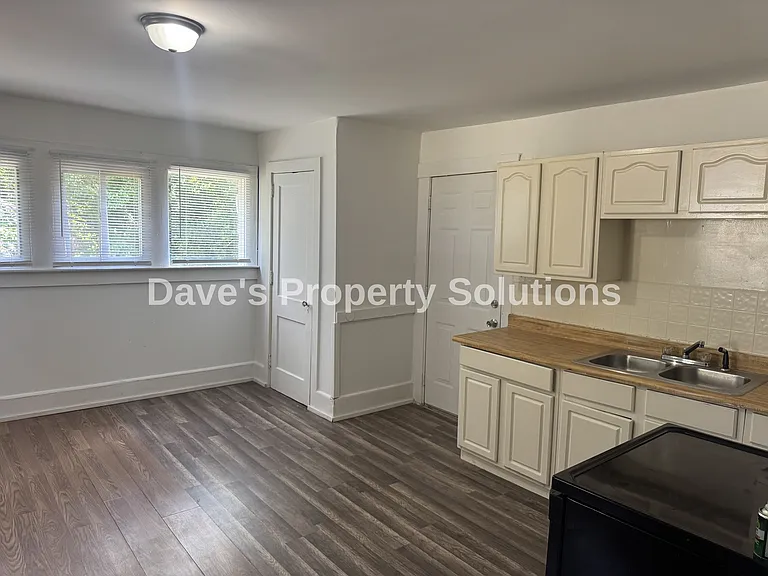 1811 Lomond St — Photo 11