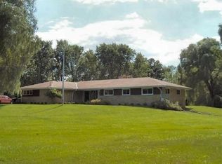 13717 N Lake Shore Dr, Mequon, WI 53097
