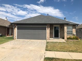 1105 SW 25th St, Moore, OK 73170