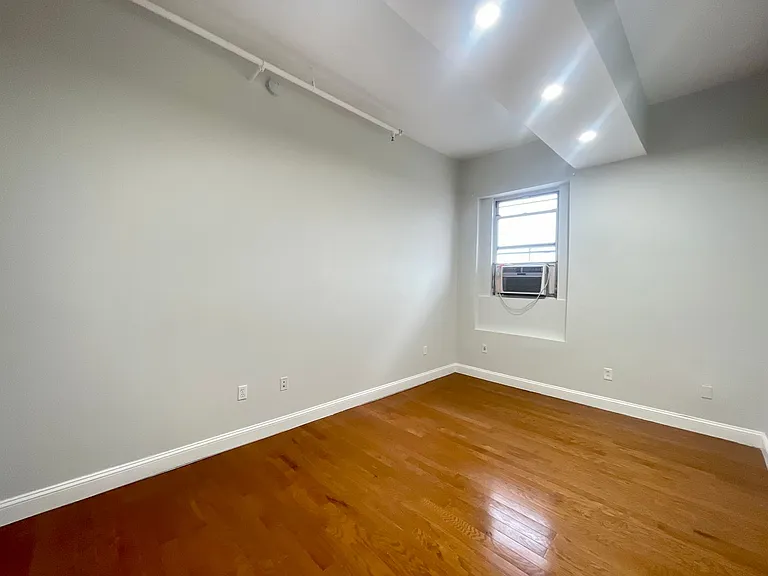 1027 Ridge — Photo 10