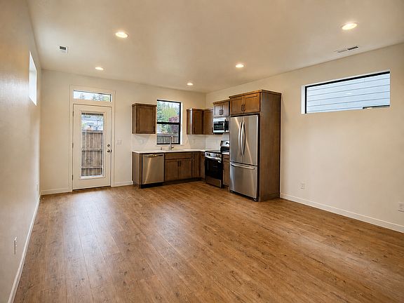 5th image of 10108 NE 45th Ct