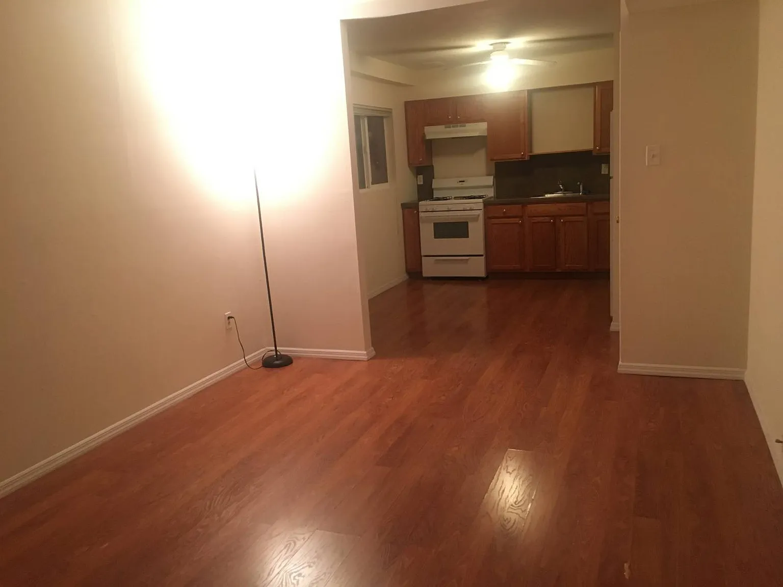 1 bed, 1.0 bath, 900 sqft, $2,000 — Photo 2