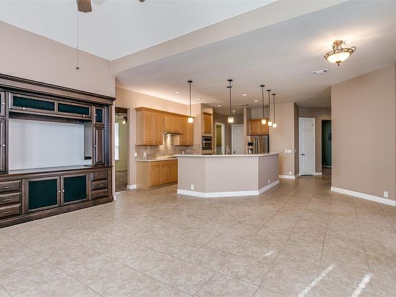 3rd image of 1111 Del Mar Dr