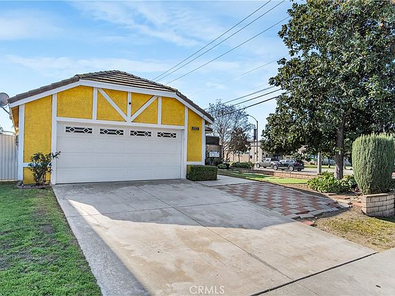 2nd image of 4903 Bandera St