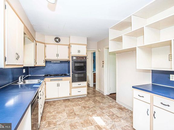 5th image of 1734 Parkside Dr S