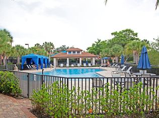 2072 Laguna Way, Naples, FL 34109