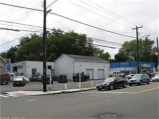 3rd image of 598 Main St