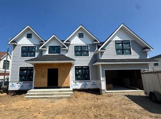 9 Cary St, Syosset, NY 11791