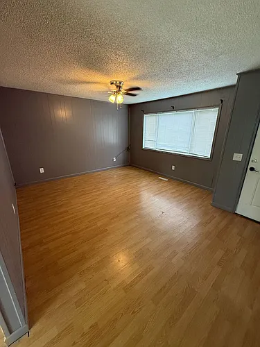 1404 Larsen Ln Photo 1