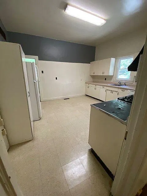 3 bed, 1.5 bath, 900 sqft, $1,800 — Photo 3
