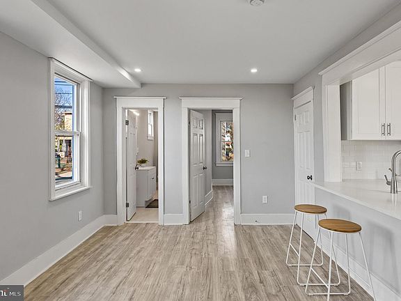 5th image of 313 Delaware Ave