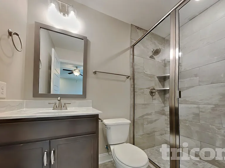 1093 Whitney Dr — Photo 7