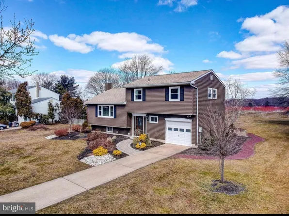 49 Oxford Dr, East Windsor, NJ 08520
