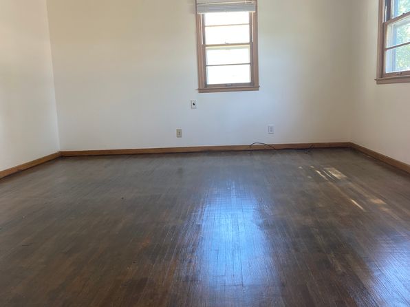 1304 Bridle Dr, Mitchell, SD 57301