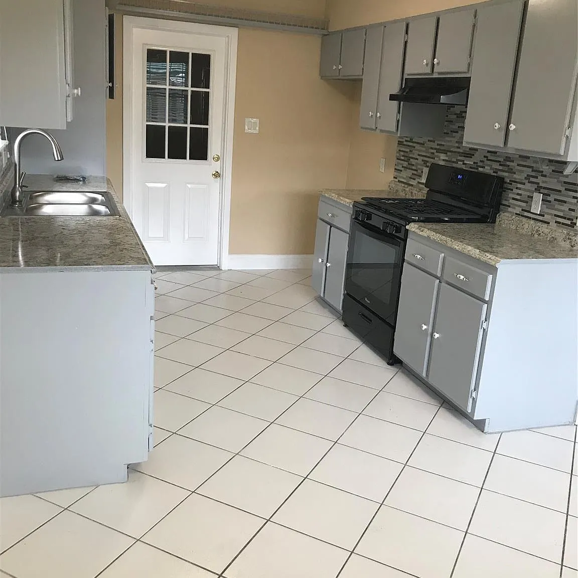 3 bed, 2.0 bath, 1353 sqft, $1,825 — Photo 4
