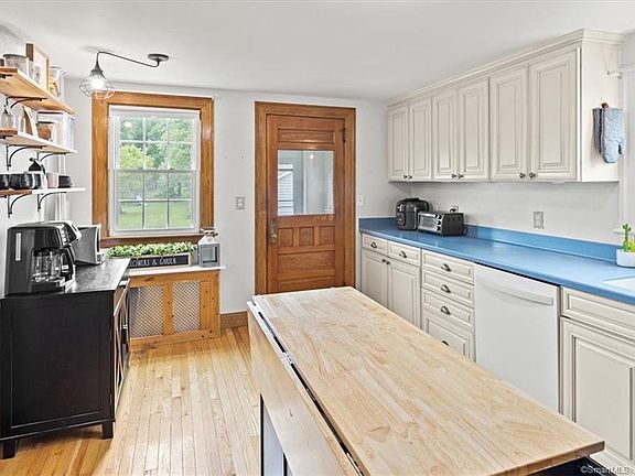 5th image of 11 Garden St