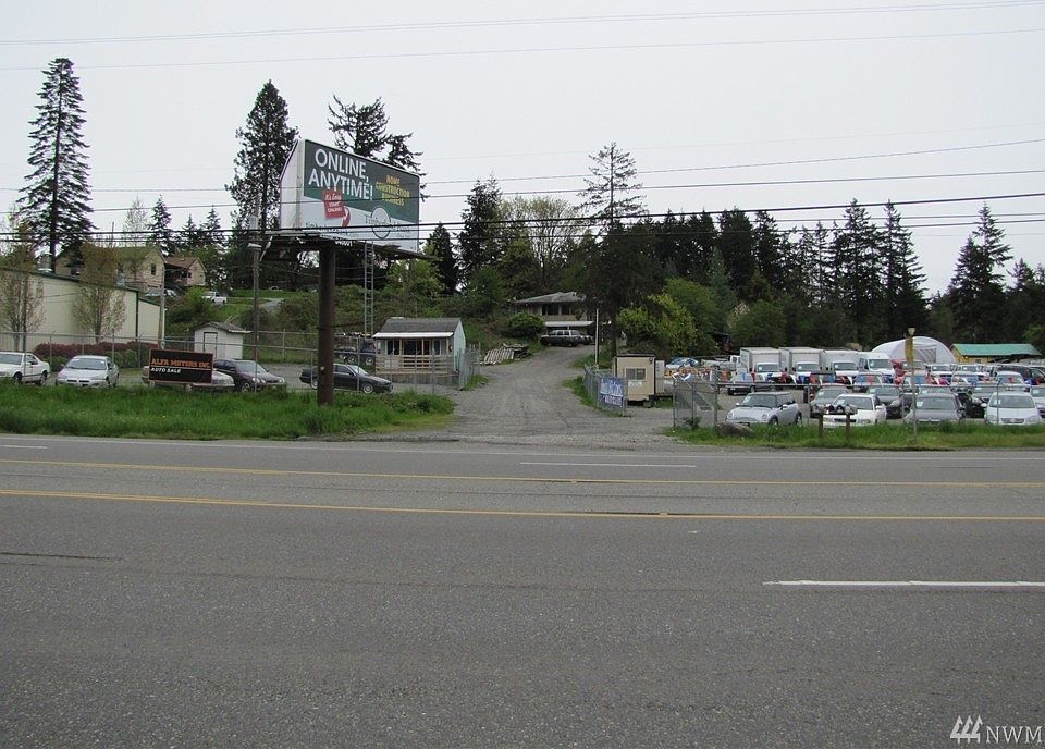2nd image of 8112 Pacific Hwy E