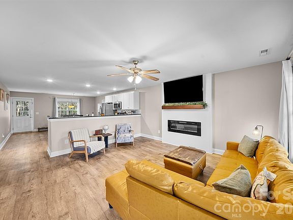 4th image of 2136 Moose Rd