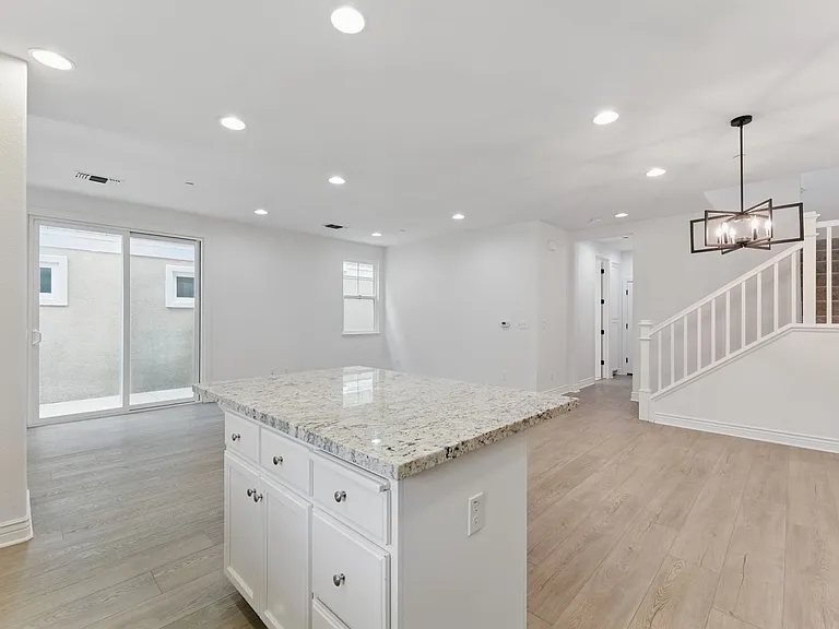 2319 Carbondale Way — Photo 4
