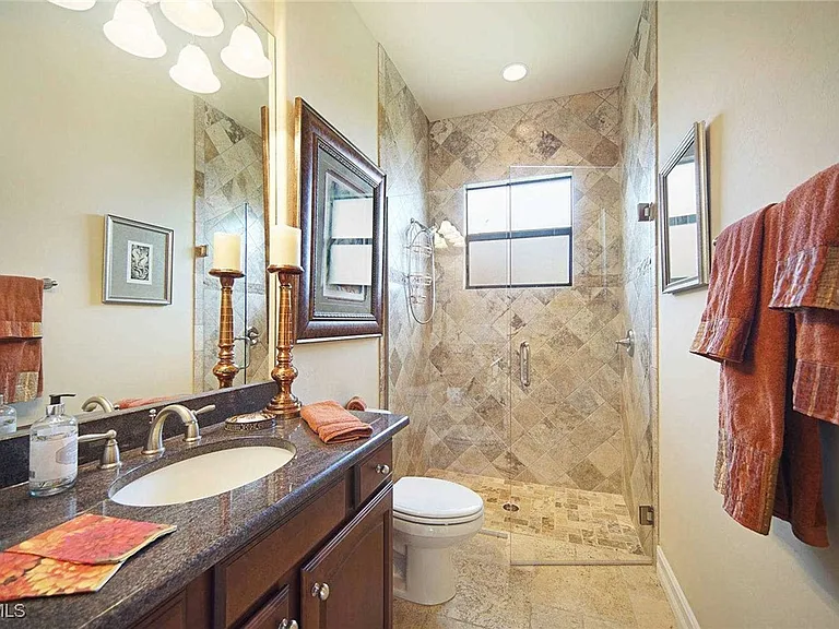 5415 SW 17th Ave — Photo 16