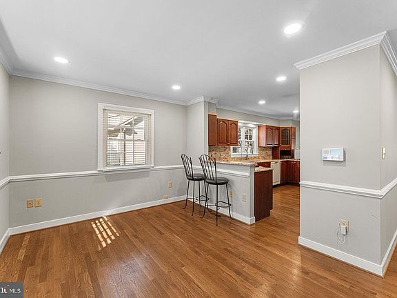 2nd image of 15 Heatherfield Ct