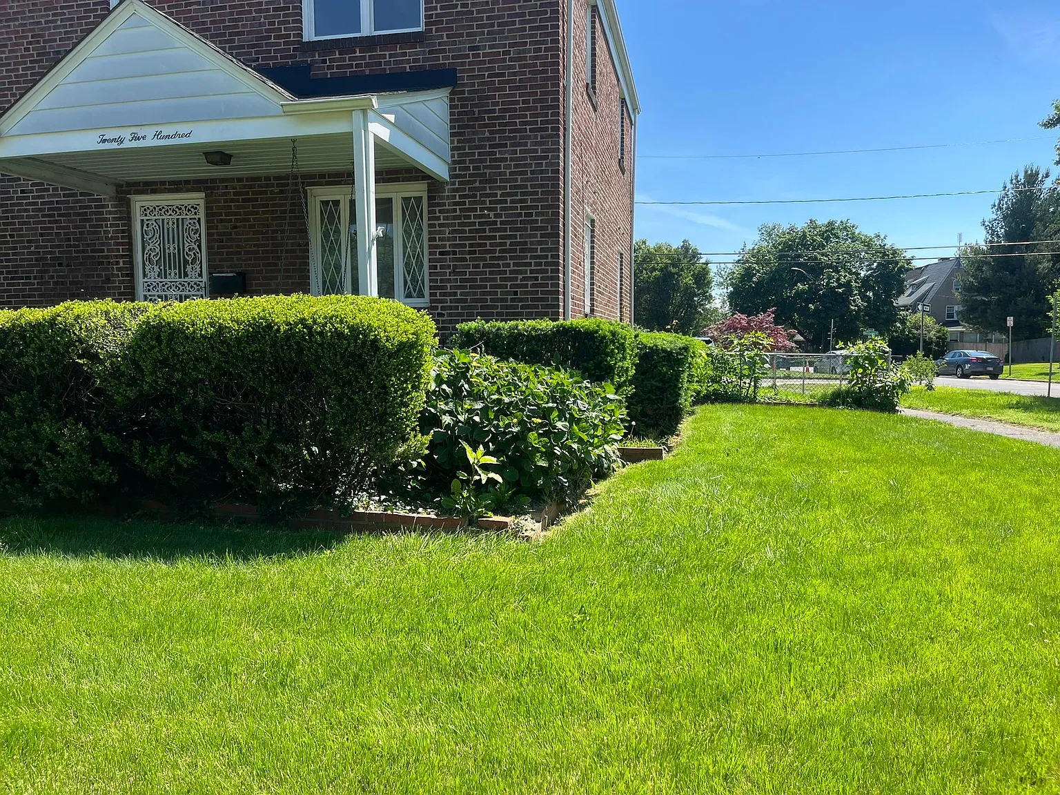 3 bed, 1.5 bath, 1230 sqft, $2,000 — Photo 2