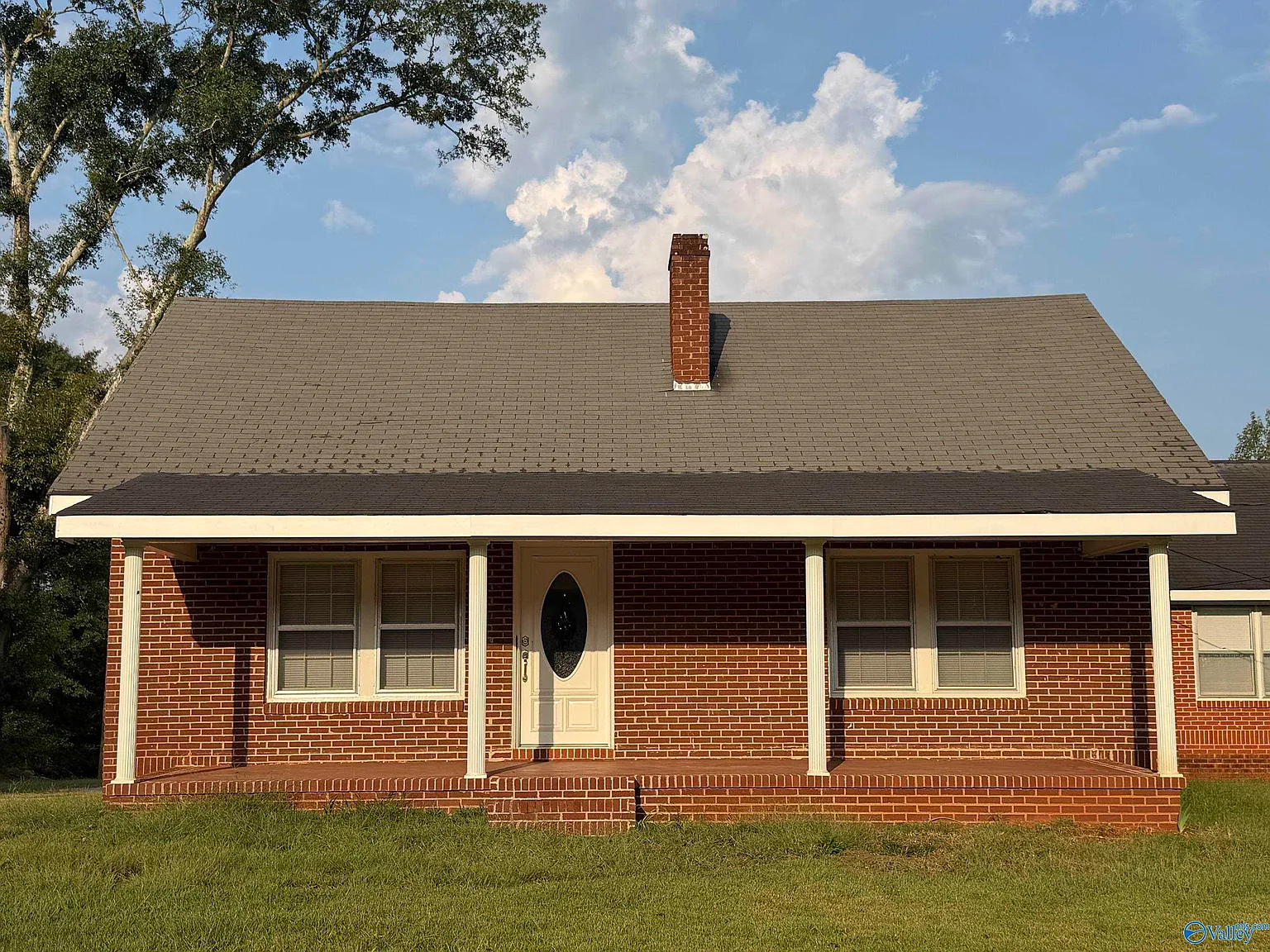 4 bed, 3.0 bath, 2700 sqft, $1,600 — Photo 2