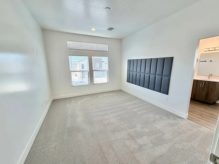 2375 E Luciano Ln — Photo 24