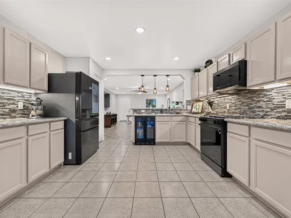 9219 Summer Valley Ln, Richmond, TX 77407
