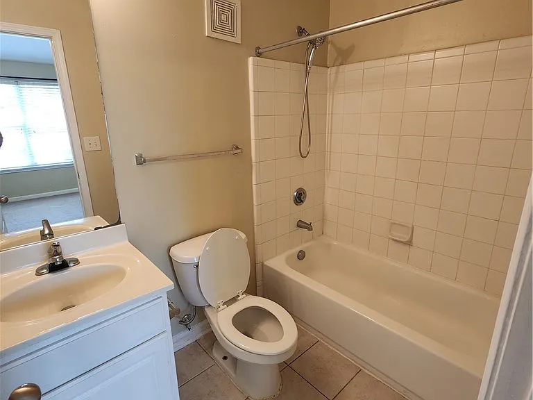 1725 Harvey Mitchell Pkwy S #633 — Photo 24